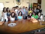 Gli studenti del liceo Pizzi di Capua con il Sindaco Sandro Fallani