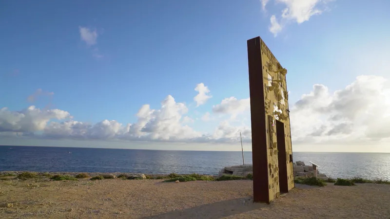 La Porta d'Europa a Lampedusa, di Mimmo Paladino