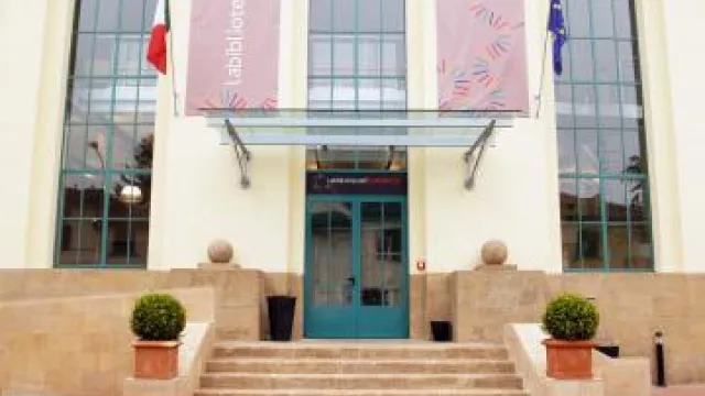 Descrizione immagine non disponibile